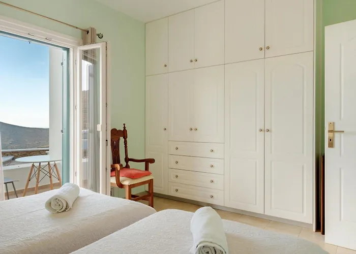 Aegean * イオス島 チョーラ